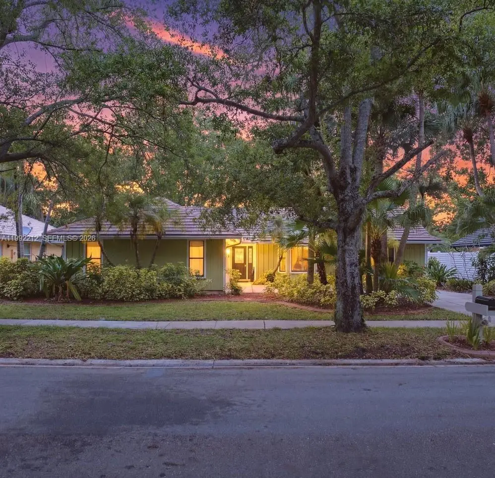 18546 Lake Bend Dr, Jupiter, FL 33458 - #1