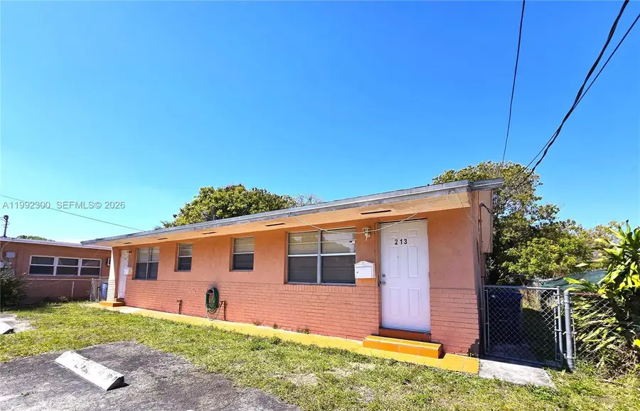 211 SE 10th St, Hallandale Beach, FL 33009 - #3