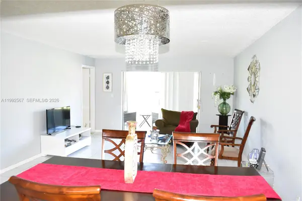 9020 Sunrise Lakes Blvd #304, Sunrise, FL 33322