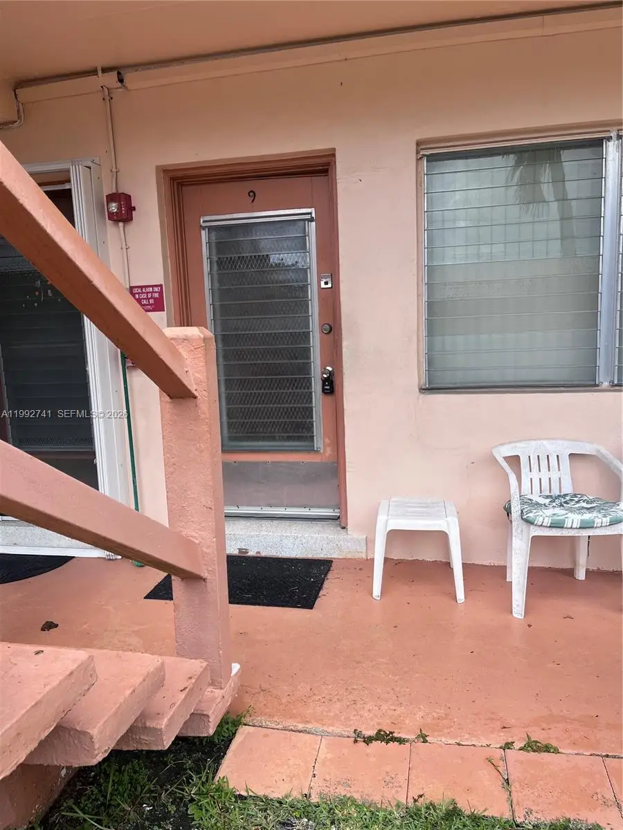 1012 SW 11th St #9N, Hallandale Beach, FL 33009 - #3