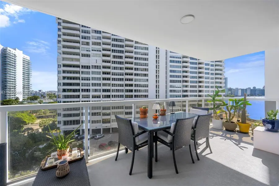 9 Island Ave #810, Miami Beach, FL 33139 - #3