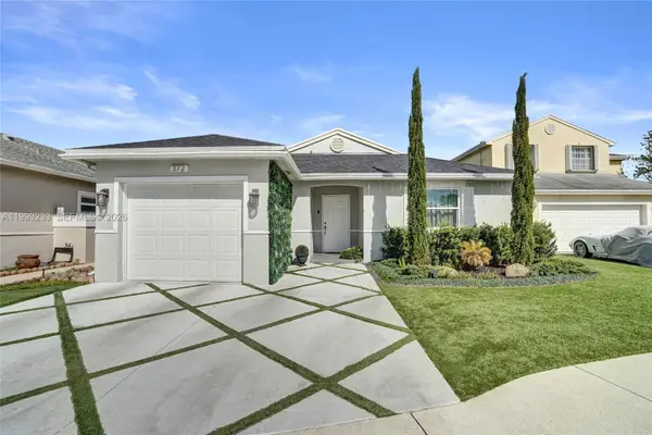 372 W Riverbend Dr, Sunrise, FL 33326