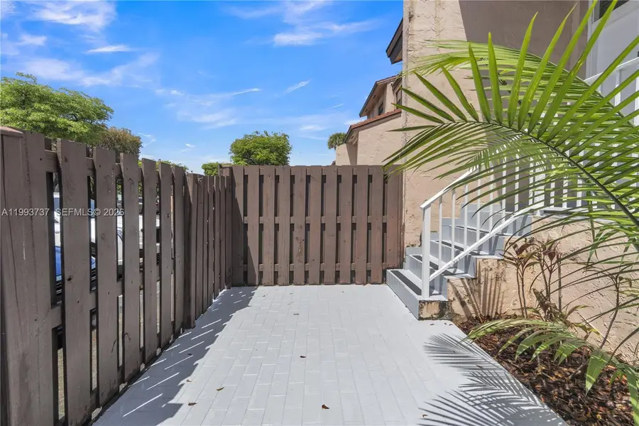 425 W Park Dr #12, Miami, FL 33172 - #2