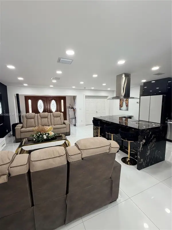 6190 W 14th Ave, Hialeah, FL 33012