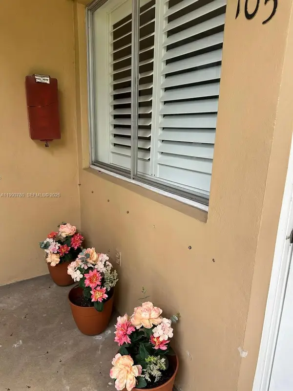 411 S Crescent Dr #105, Hollywood, FL 33021