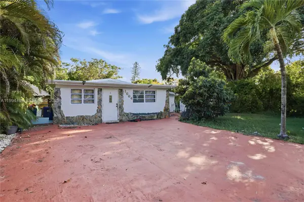 1664 NE 179th St, North Miami Beach, FL 33162