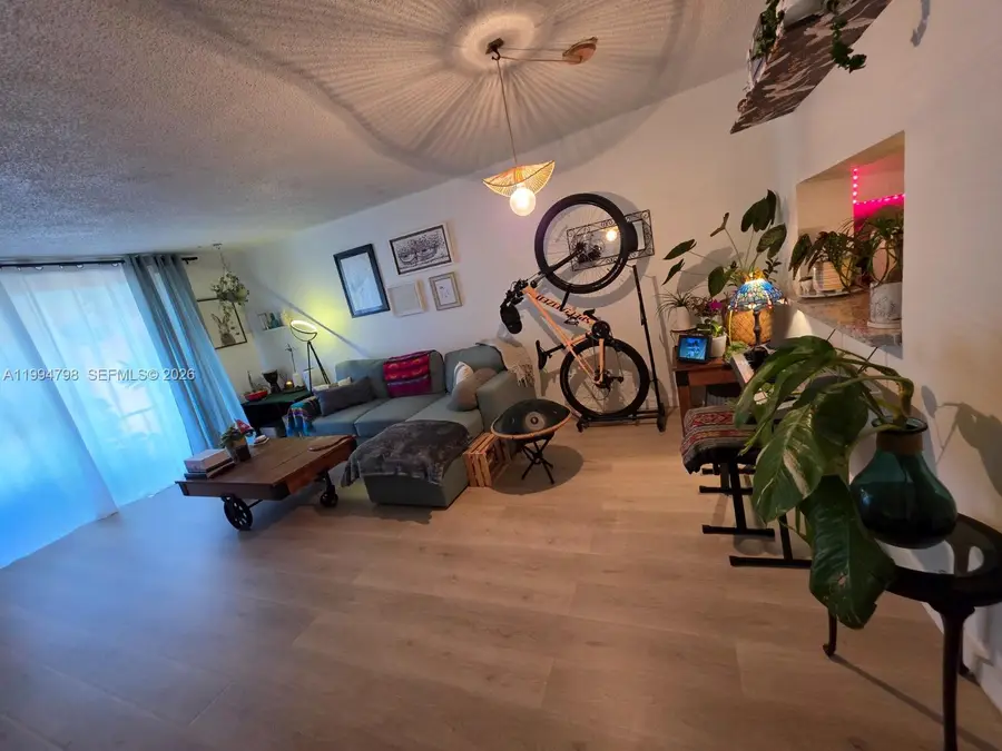 9360 Fontainebleau Blvd #503, Miami, FL 33172 - #3