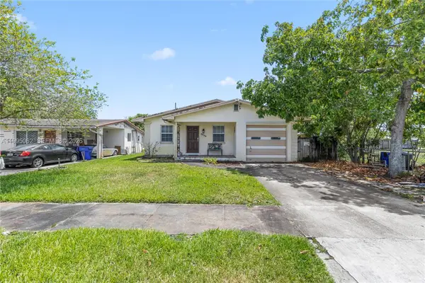 6330 Funston St, Hollywood, FL 33023