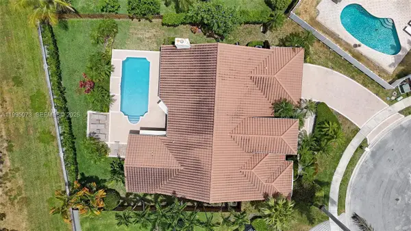 11021 NW 7th St, Plantation, FL 33324