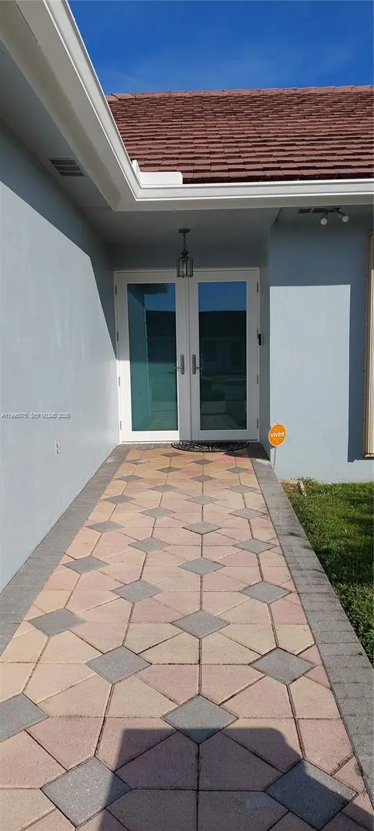 18921 W Oakmont Dr, Hialeah, FL 33015 - #3