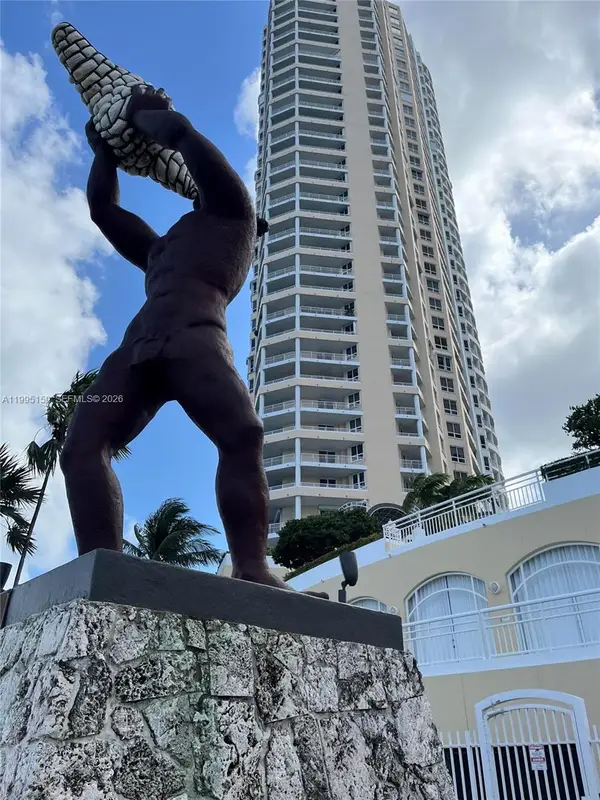 808 Brickell Key Dr #2002, Miami, FL 33131