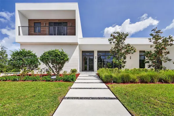 16709 Botaniko Drive North, Weston, FL 33326