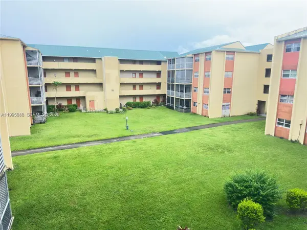 3700 NW 21st St #401, Lauderdale Lakes, FL 33311