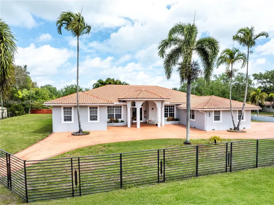5303 SW 111th Ter, Davie, FL 33328 - #2