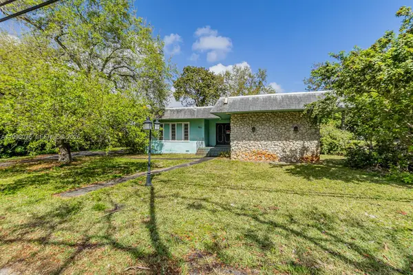 985 NE 84th St, Miami, FL 33138