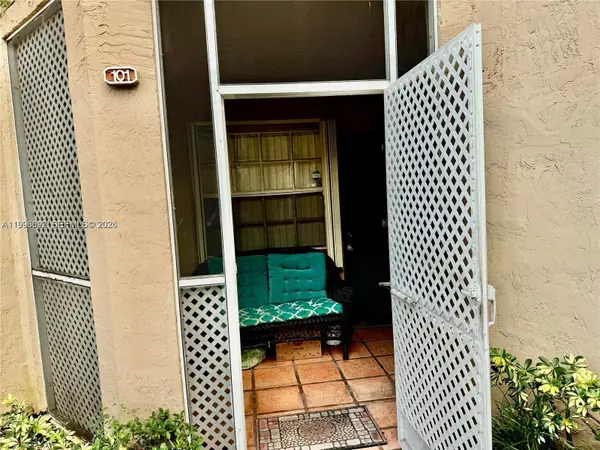 8664 SW 3rd St #101, Pembroke Pines, FL 33025