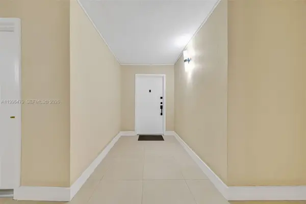 9360 Fontainebleau Blvd #208, Miami, FL 33172