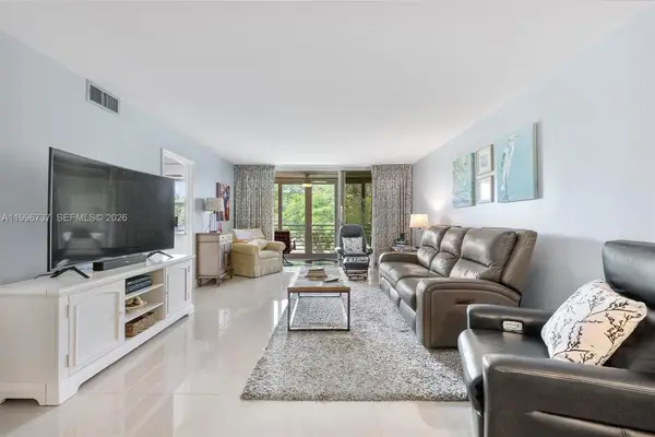 3505 Oaks Way #308, Pompano Beach, FL 33069