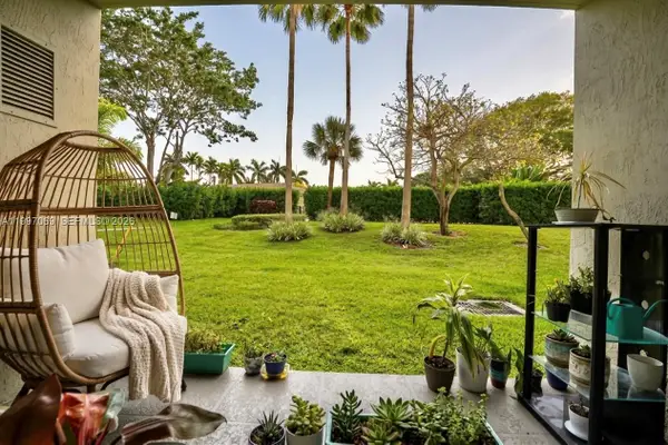 27 Royal Palm Way #102, Boca Raton, FL 33432