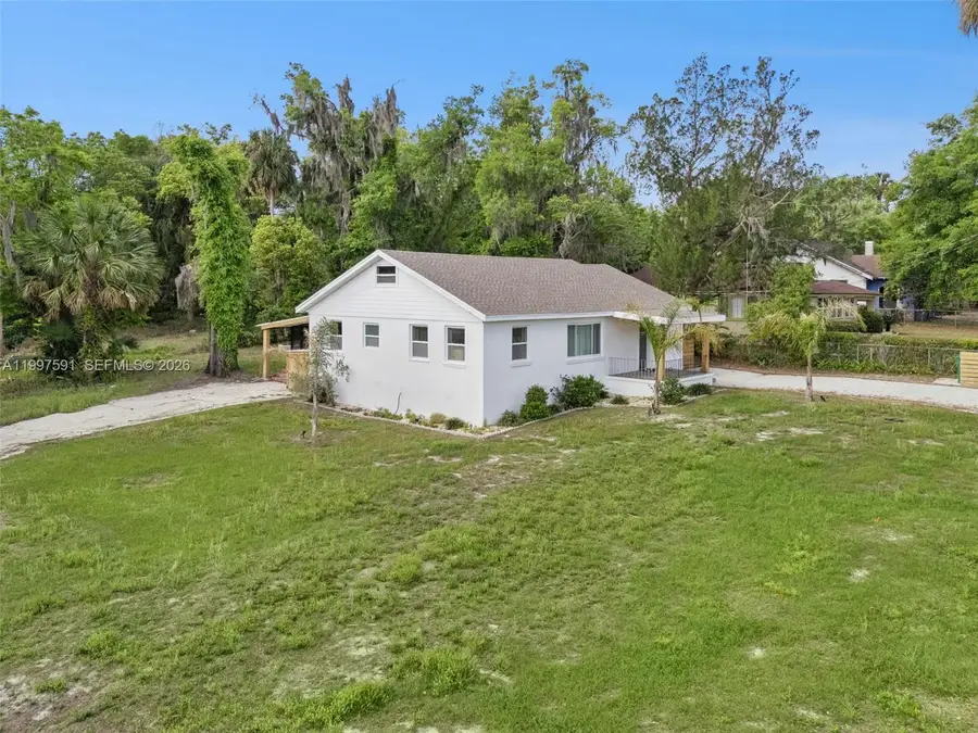 334 W Howry Ave, Deland, FL 32720 - #2