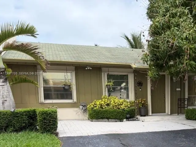 11906 SW 110th St Cir E, Miami, FL 33186 - #1