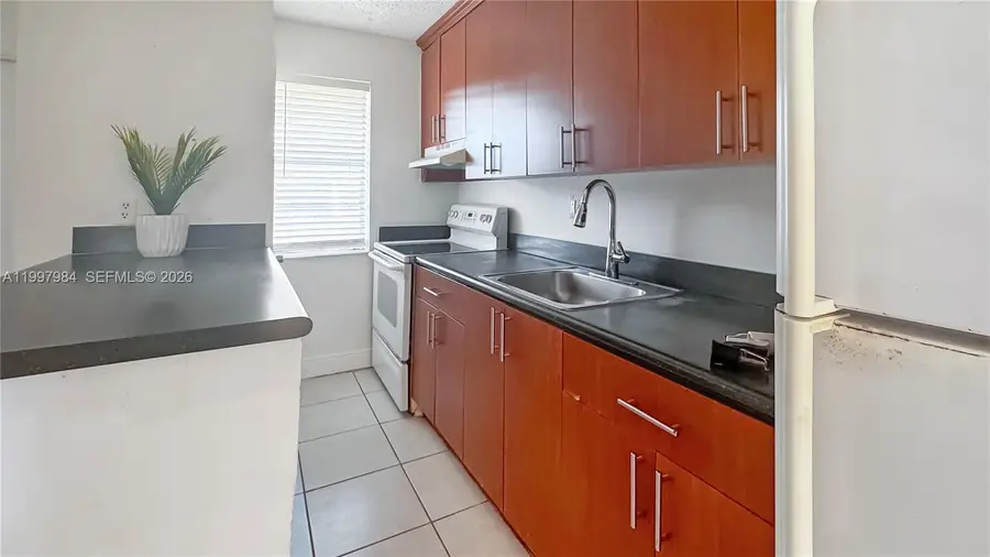 4081 N Dixie Hwy #20, Oakland Park, FL 33334 - #3