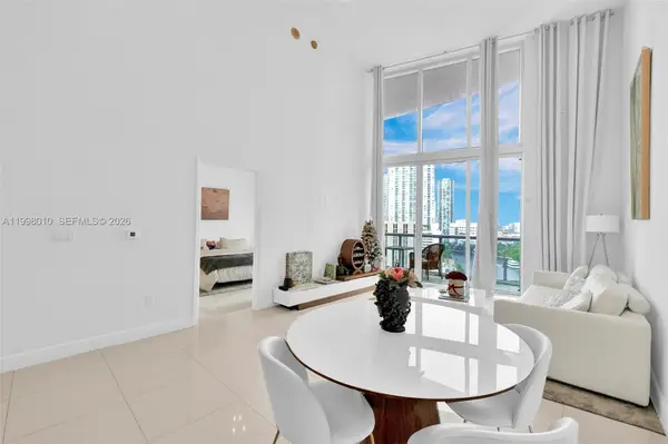 465 Brickell Ave #1406, Miami, FL 33131