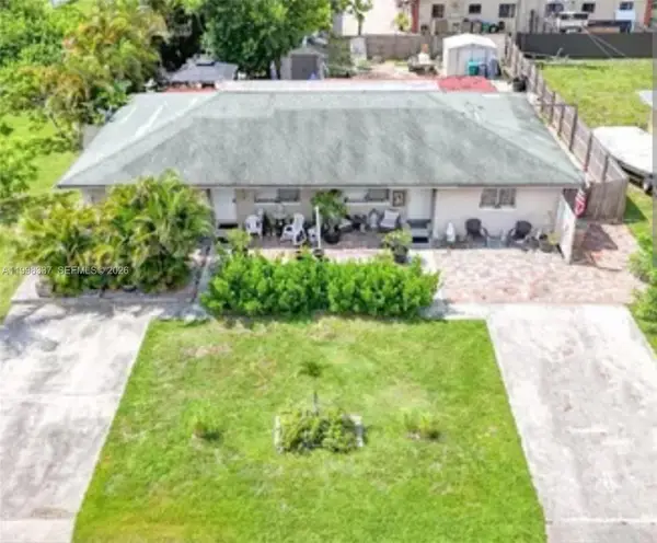 712 SE 8th Place, Cape Coral, FL 33990