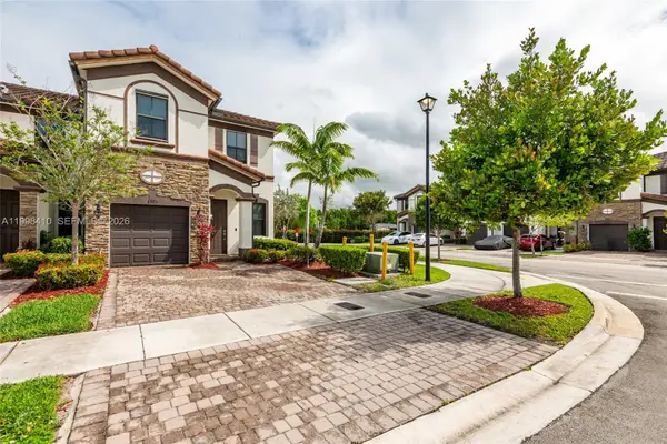 8903 NW 184th Ter, Miami Lakes, FL 33018