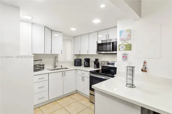 Address Withheld By Seller, Miami, FL 33172