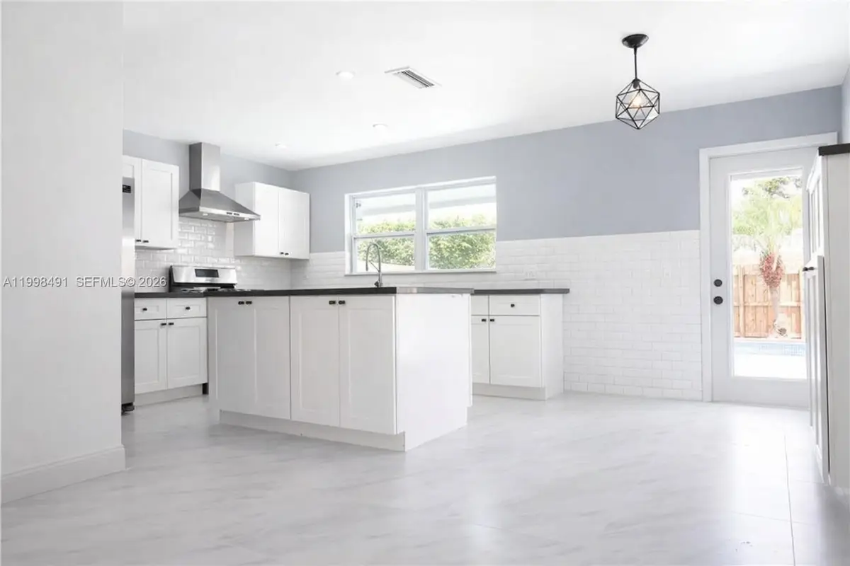 11841 NW 30th Pl, Sunrise, FL 33323 - #1