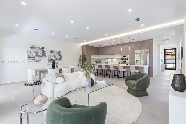 2431 NE 18th St, Fort Lauderdale, FL 33305