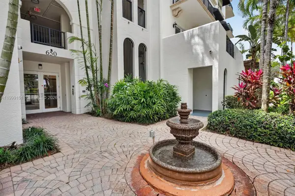 650 Valencia Ave #302, Coral Gables, FL 33134