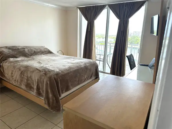 Address Withheld By Seller, Hallandale Beach, FL 33009