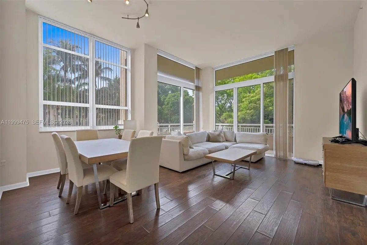 19501 W Country Club Dr #208, Aventura, FL 33180 - #1