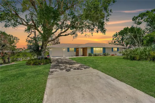 9125 SE Karin St, Hobe Sound, FL 33455