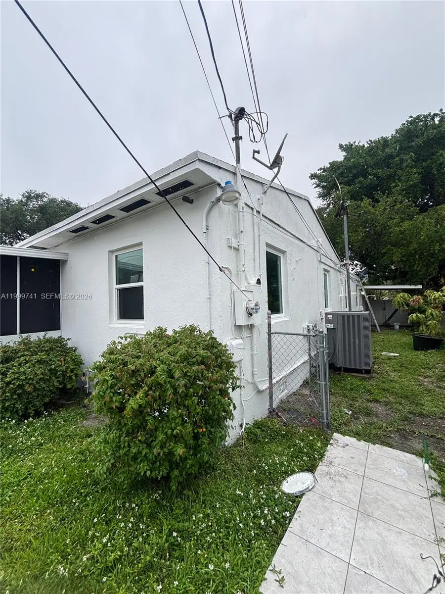 1733 NW 40th St, Miami, FL 33142 - #2