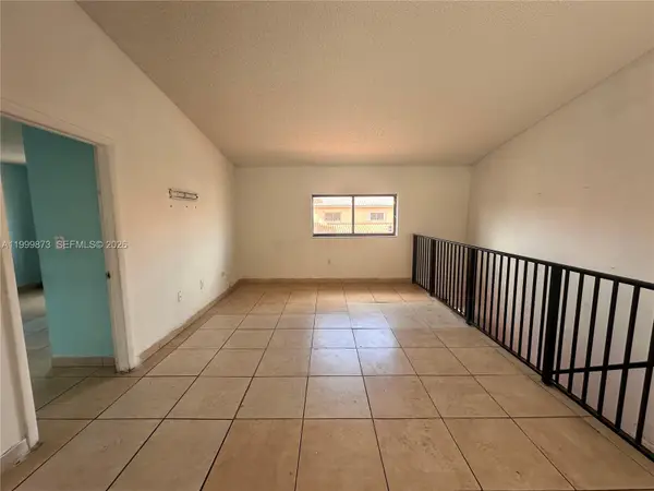 7952 W 29th Way #202, Hialeah, FL 33018