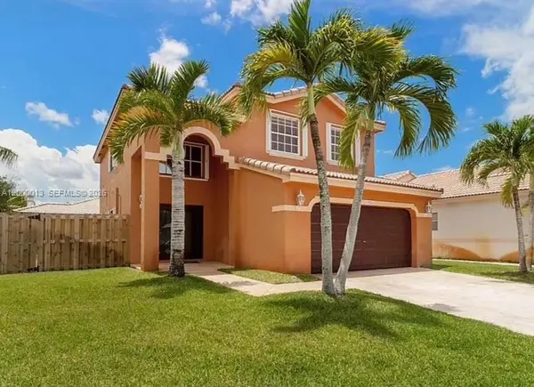 10526 SW 14th Ct, Pembroke Pines, FL 33025
