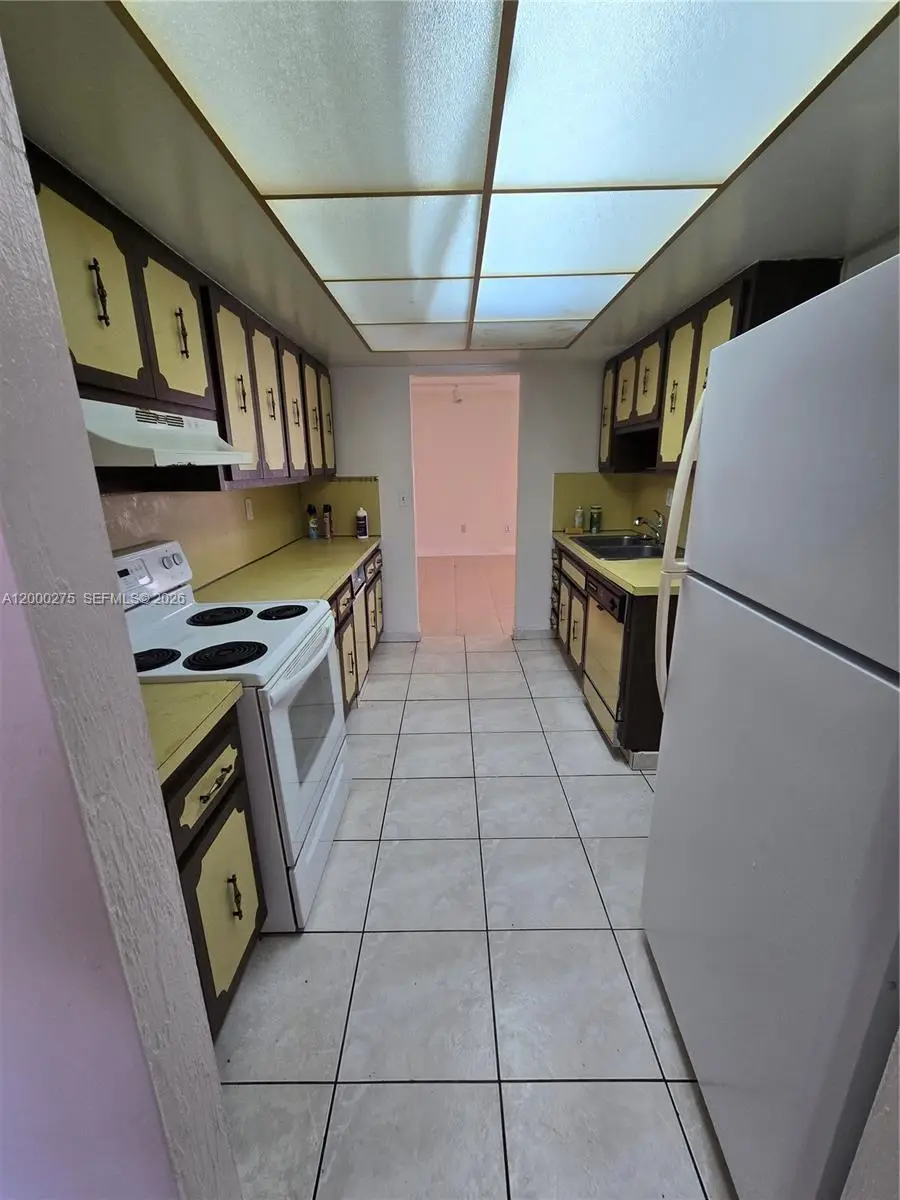 932 W 80th Pl, Hialeah, FL 33014 - #3