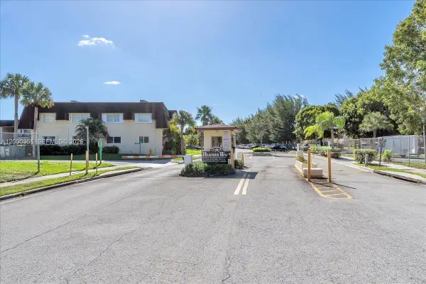 9009 SW 138th St #20-2, Miami, FL 33176