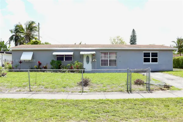 1240 NE 214th St, Miami, FL 33179