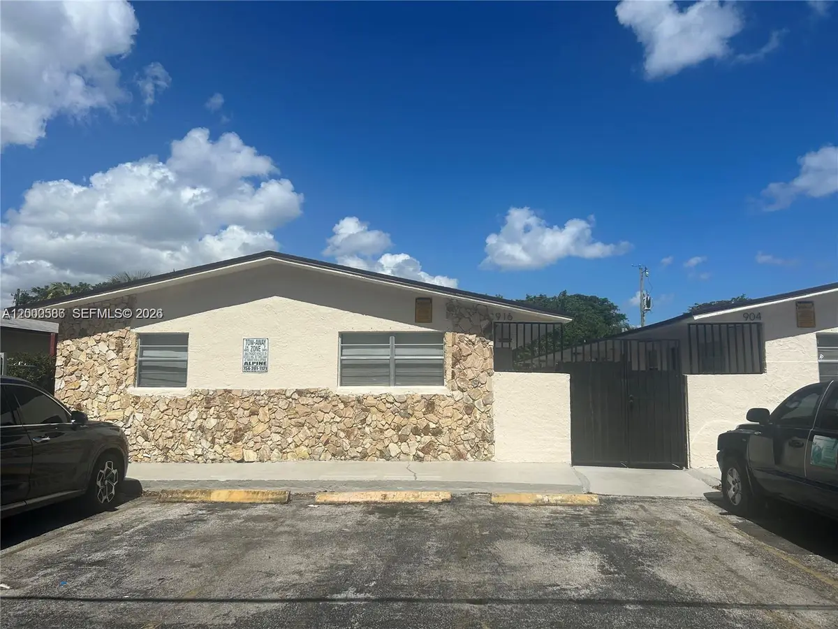 916 SW 10th St, Hallandale Beach, FL 33009 - #1