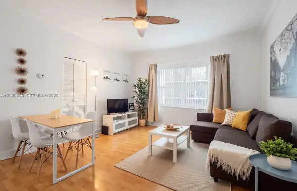 2615 Collins Ave #37, Miami Beach, FL 33140