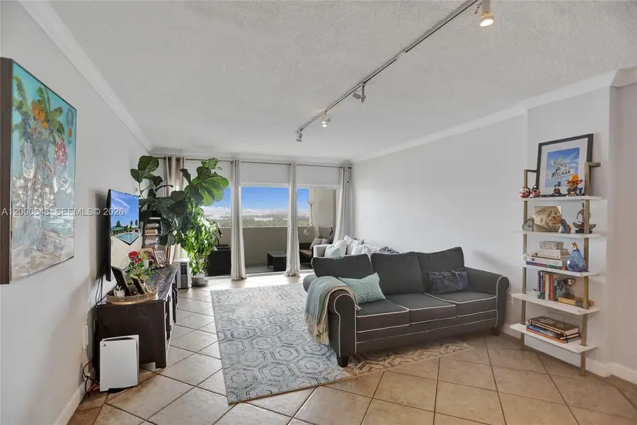 300 Bayview Dr #PH10, Sunny Isles Beach, FL 33160 - #3