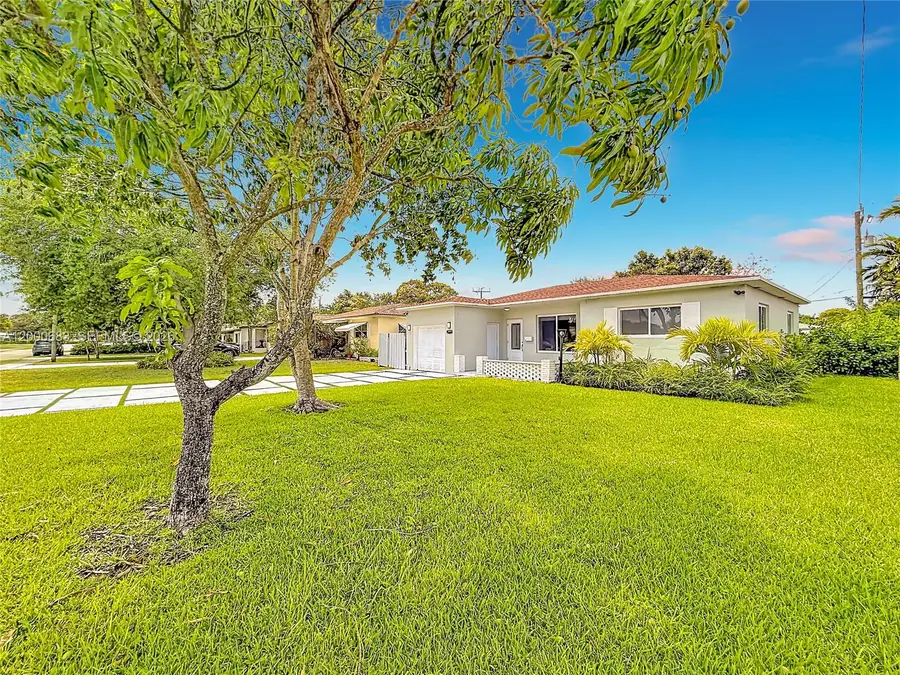 1979 NE 176, North Miami Beach, FL 33162 - #2