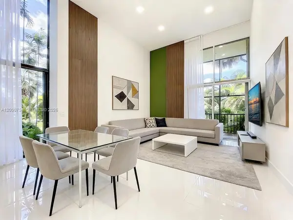 20329 W Country Club Dr #TH10, Aventura, FL 33180