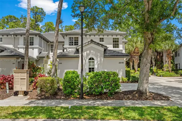 2016 Tarpon Bay Dr N #202, Naples, FL 34119