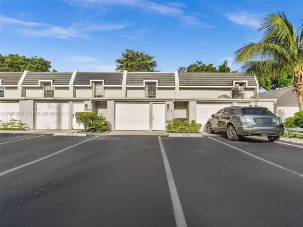 19174 Bobolink Dr, Hialeah, FL 33015