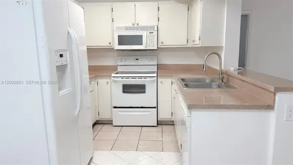 9491 S Palm Cir S #103, Pembroke Pines, FL 33025